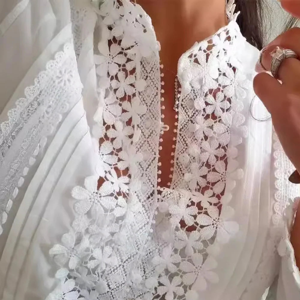 Dantel ve Nakışlı Kadın Bluzu