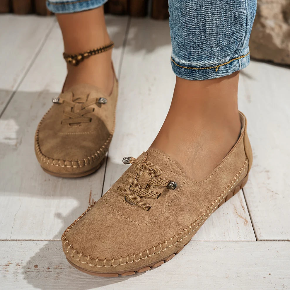 Hassas ayaklar için tam destekli slip-on ayakkabılar